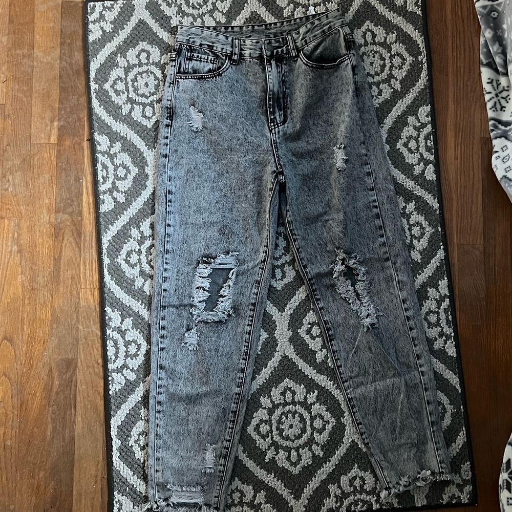High Waist Ripped Raw Hem Cropped Jeans - Picture 3 of 12